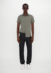 Emporio Armani SHIRT - Marškiniai - mulled basil