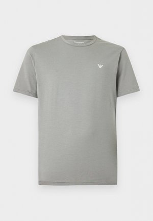 Világosszürke, rövid ujjú, kerek nyakú póló, bal mellrészen egy kis fehér Emporio Armani logóval.