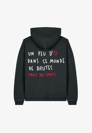 Černá mikina s kapucí na šňůrku a ribbed manžetami. Na zadní straně se nachází bílý a červený text a malý červený srdíčkový symbol.