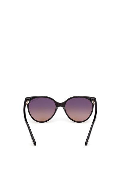 Kattöga solglasögon med en glansig svart ram. Gradientlinser som skiftar från lila till brunt. Tunn, smäcker arma med subtila dekorationer vid gångjärnen.