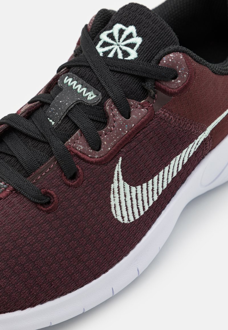 women's nike running shoes burgundy