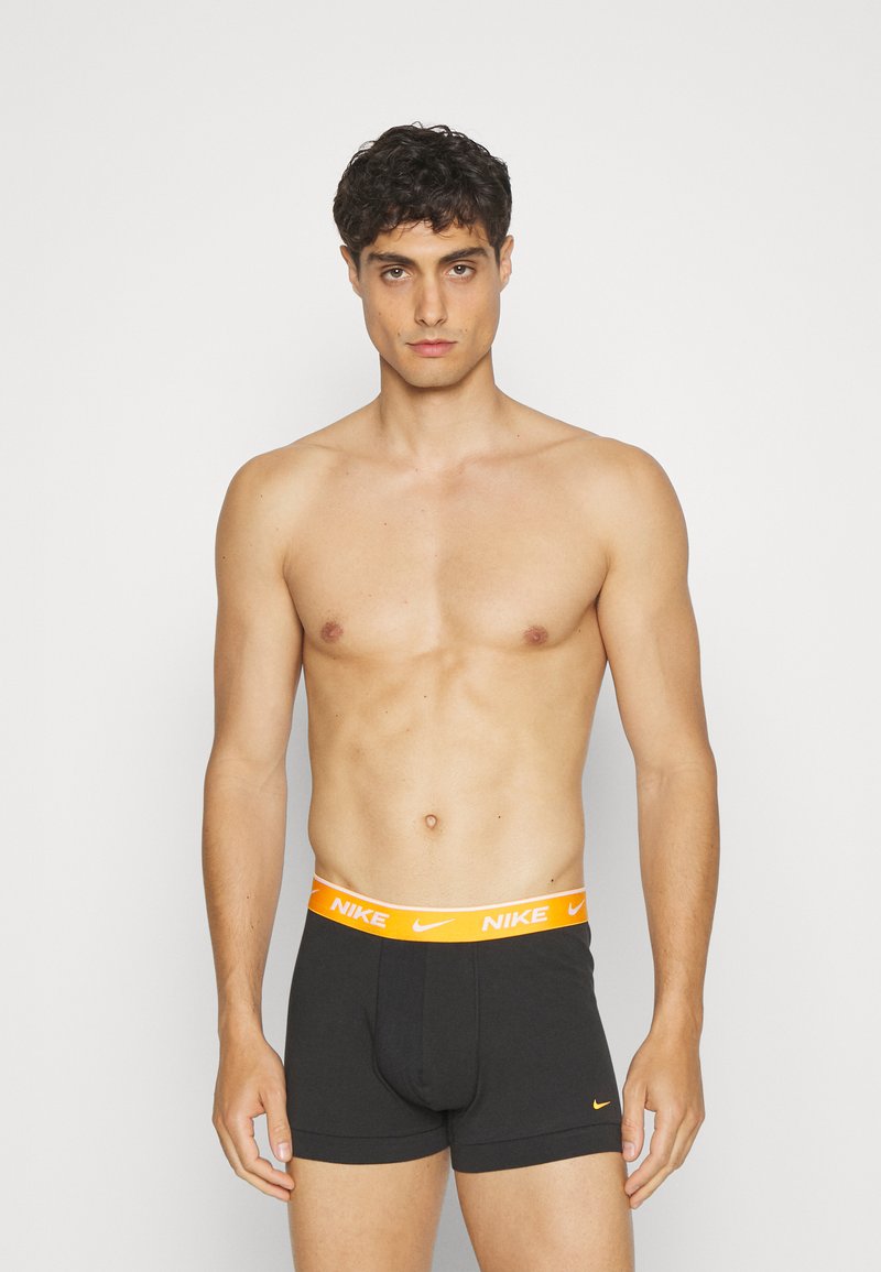 Nike Underwear TRUNK 2 PACK Alushousut Black orange musta Zalando fi 2-pack-rechargeable-controller-battery-pack-for-xbox-series-x-s-and