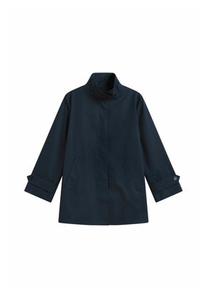 Manteau imperméable bleu marine avec un col montant, des manches longues et des détails à boutons. Comprend des poches latérales et une coupe droite.