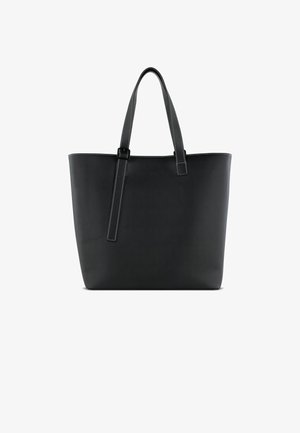 Borsa a tracolla in pelle nera con due manici robusti. Presenta cuciture bianche lungo i bordi e un design semplice e spazioso.