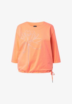 Korally-orange langærmet top med stort sølvfarvet rhinstenblomsterdesign foran og justerbar snøre i kanten på højre side.