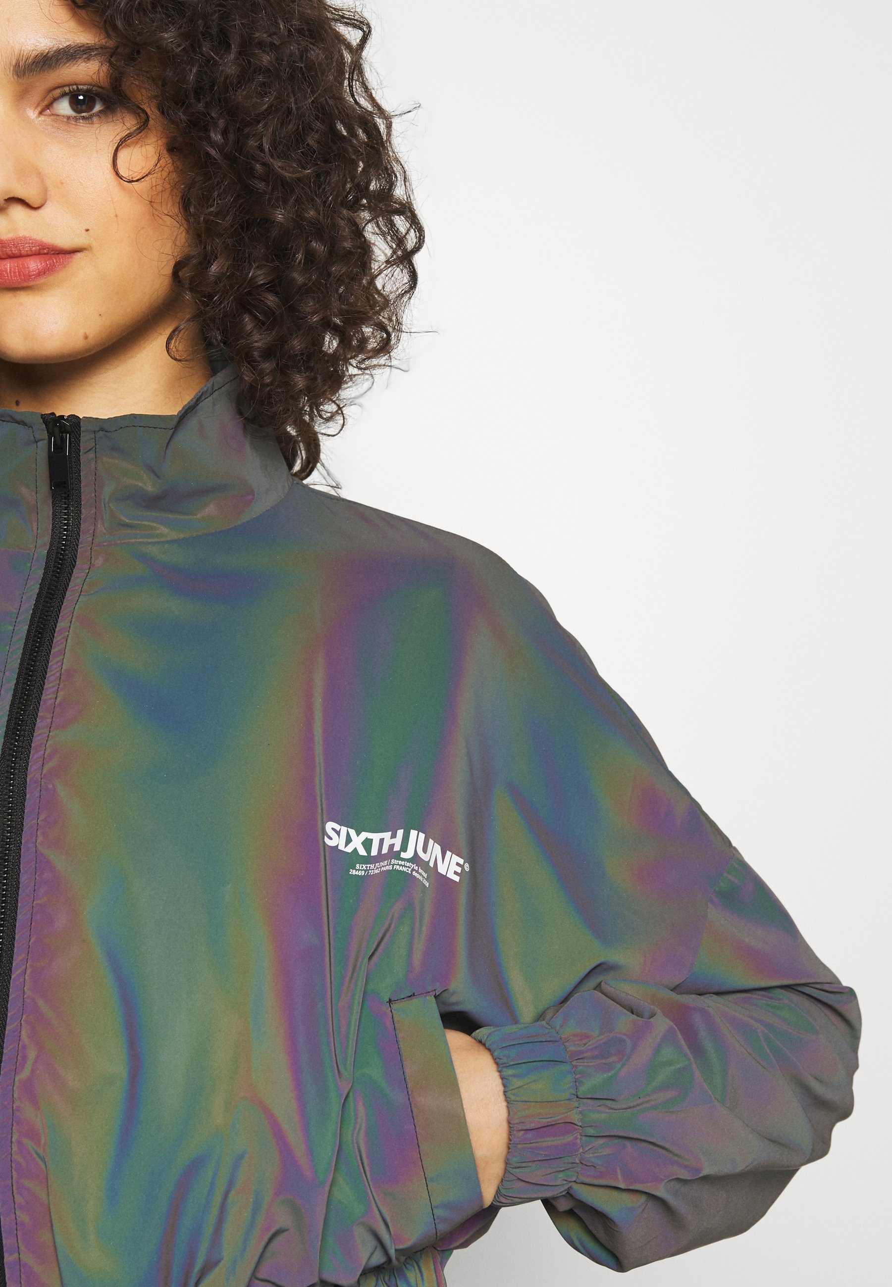 Sixth June CROPPED IRIDESCENT JACKET Treningsjakke black Sixth June CROPPED IRIDESCENT JACKET Treningsjakke black