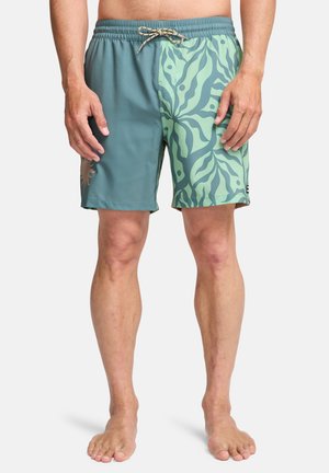 Zwemshorts in teal met een groen bloemenpatroon op het rechterbeen. Voorzien van een elastische tailleband met een trekkoord. Korte lengte, lichtgewicht stof.