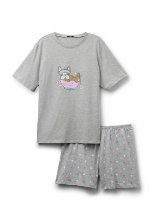 Grijze korte mouwen pyjama set met een afbeelding van een hond in een theekopje op het shirt en meerkleurige polka dots op de broek.
