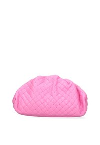 Borsa a tracolla rosa di forma arrotondata, caratterizzata da una texture morbida e un design arricciato, realizzata in pelle. Nessun hardware o decorazione visibile.