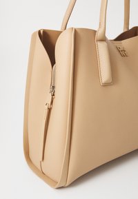 DKNY JOSIE TOTE - Maisiņveida soma - cappuccino