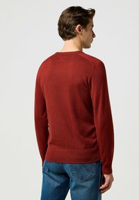 Wrangler REGULAR FIT - Strickpullover - fired brick