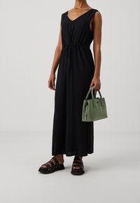 Vero Moda Petite Maxiklänning - black