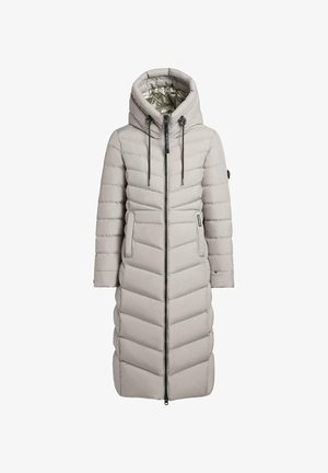 Svetlo siva podložena jakna s kapuco, z zadrgo, dvema sprednjima žepe in chevron prešitjem. Notranjost ima metalni podlog.