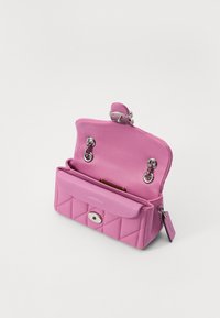 COACH TABBY SHOULDER BAG 20 WITH PILLOW QUILTING - Cross body bag - pink