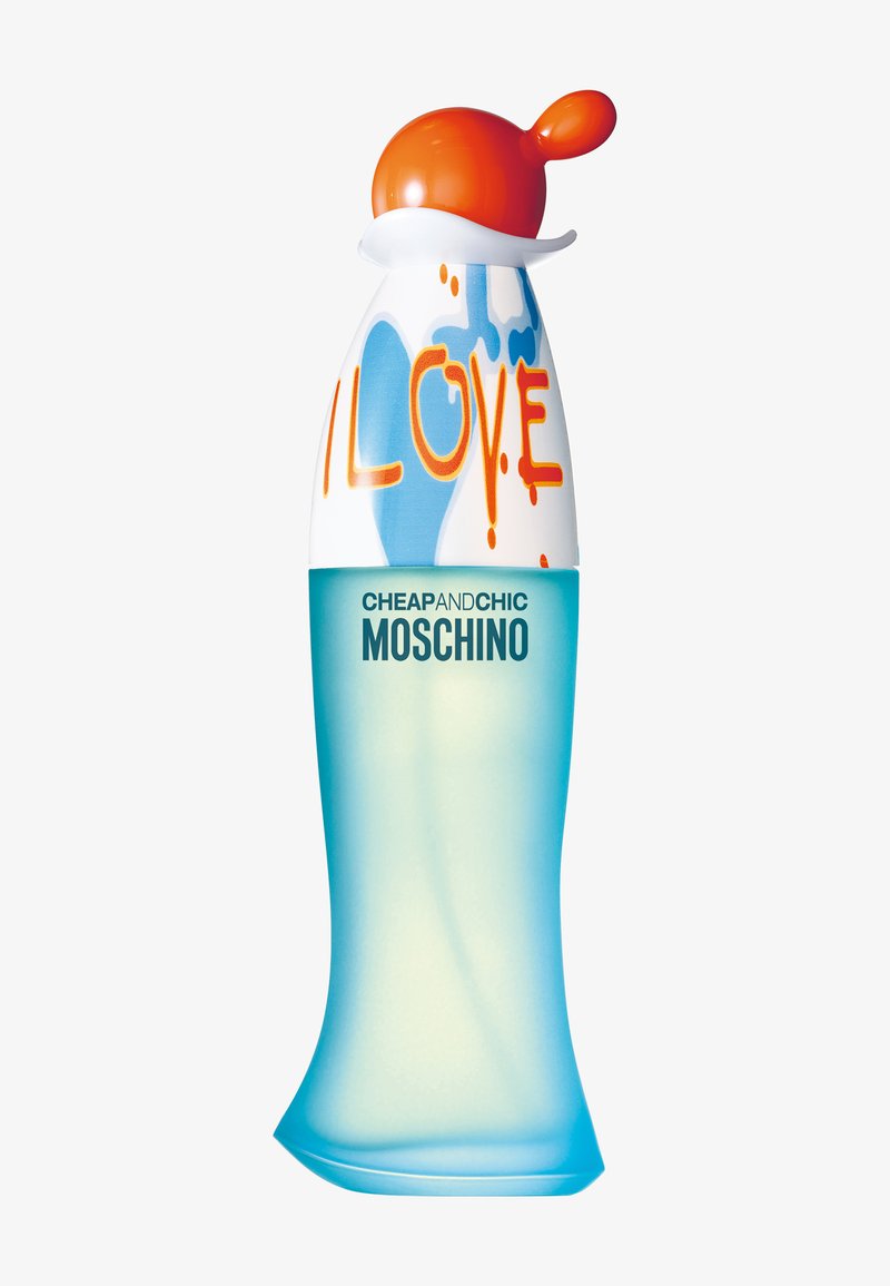 Hoge, blauw verloop parfumfles met het label Cheap and Chic Moschino, een witte dop met oranje tekst "LOVE" en een oranje afgeronde bovenkant.