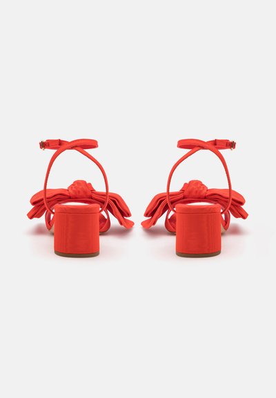Loeffler Randall CARMEN BOW - Sandaalit nilkkaremmillä - red
