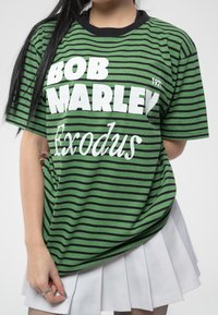 Paradiso Clothing BOB MARLEY EXODUS STRIPED LOGO - Print T-shirt - green