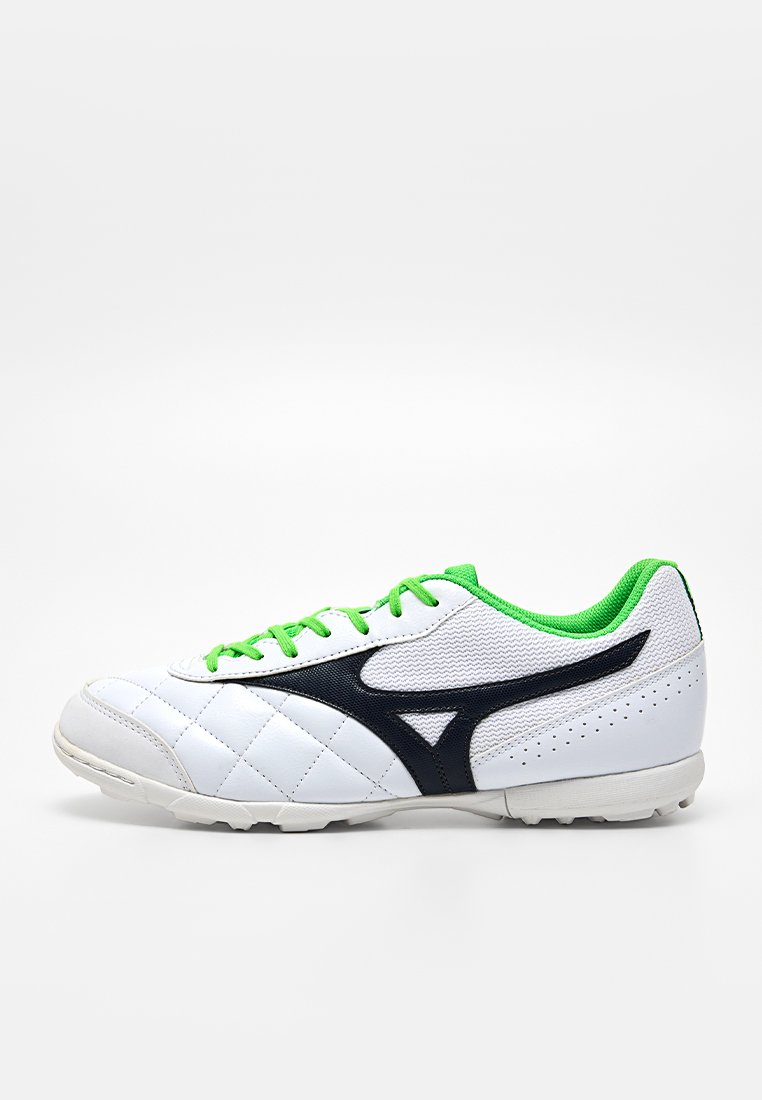 Botines de fútbol para césped