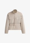 SOFT-TOUCH STRIPED BELTED JACKET - Veste légère - soft mink
