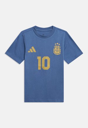 Blaues Fußballtrikot mit kurzen Ärmeln, goldener Nummer 10, Adidas-Logo und Wappen des argentinischen Fußballverbands mit drei Sternen darüber.
