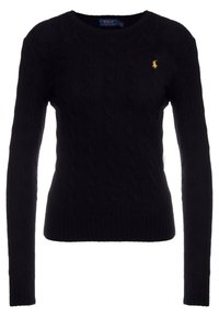 Svart kabelstickad tröja med långa ärmar, rund halsringning, ribbad nederkant, med en liten broderad logotyp i guld på bröstet.