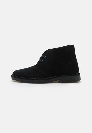 DESERT BOOT - Neformálne šnurovačky - black