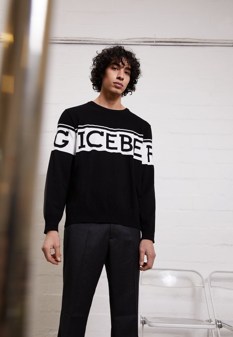 Herren T-shirts & Polos | Iceberg MAGLIA GIROCOLLO Strickpullover fantasia/schwarz - FB06967 Herren T-shirts & Polos | Iceberg MAGLIA GIROCOLLO Strickpullover fantasia/schwarz - FB06967
