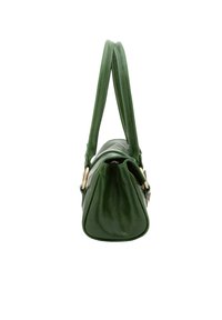 Groene leren handtas met een gestructureerde vorm, twee handvatten en accenten van goudkleurig beslag. Heeft een glanzende textuur en een minimalistisch ontwerp.