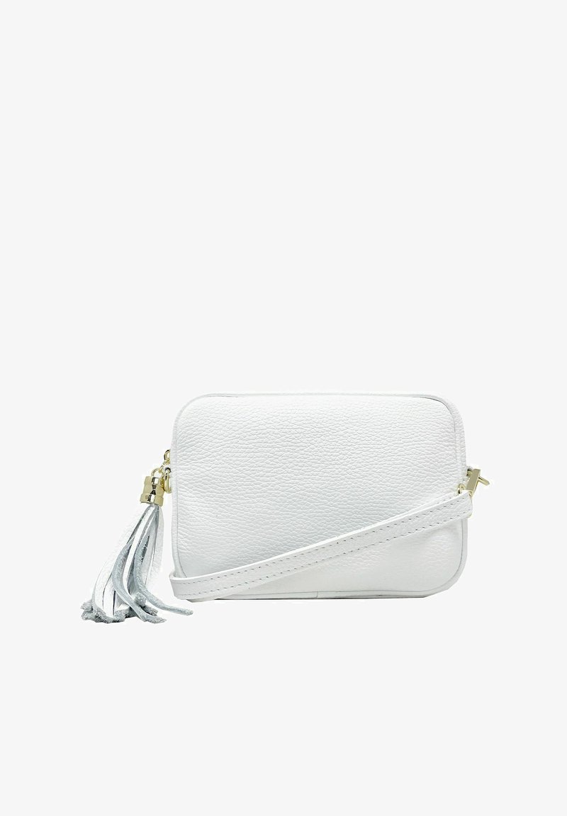 Weiße Leder-Crossbody-Tasche mit strukturierter Oberfläche, goldenen Beschlägen und einem Quastenakzent. Verfügt über einen Reißverschluss und einen verstellbaren Trageriemen.