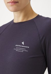 Klättermusen FAFNE CREW - Pikkade varrukatega topp - grape