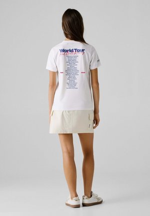 - T-shirt z nadrukiem