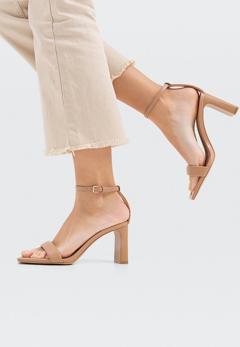 Damen Pumps | Stradivarius MIT GESTEPPTEN RIEMCHEN Riemensandalettebeige - LP99931 Damen Pumps | Stradivarius MIT GESTEPPTEN RIEMCHEN Riemensandalettebeige - LP99931