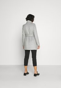 Vero Moda Petite VMTWODOPE BELT JACKET - Casaco leve - light grey melange