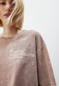 Next ACID WASH LONGLINE GRAPHIC SLOGAN - REGULAR FIT - Apdrukāts T-krekls - rose pink