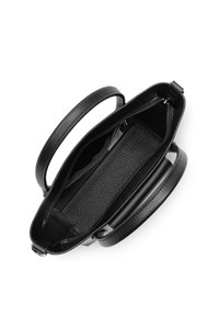 Borsa a mano in pelle nera con superficie liscia, due manici e un comparto con zip, dotata di una fodera in tessuto con motivo all'interno.