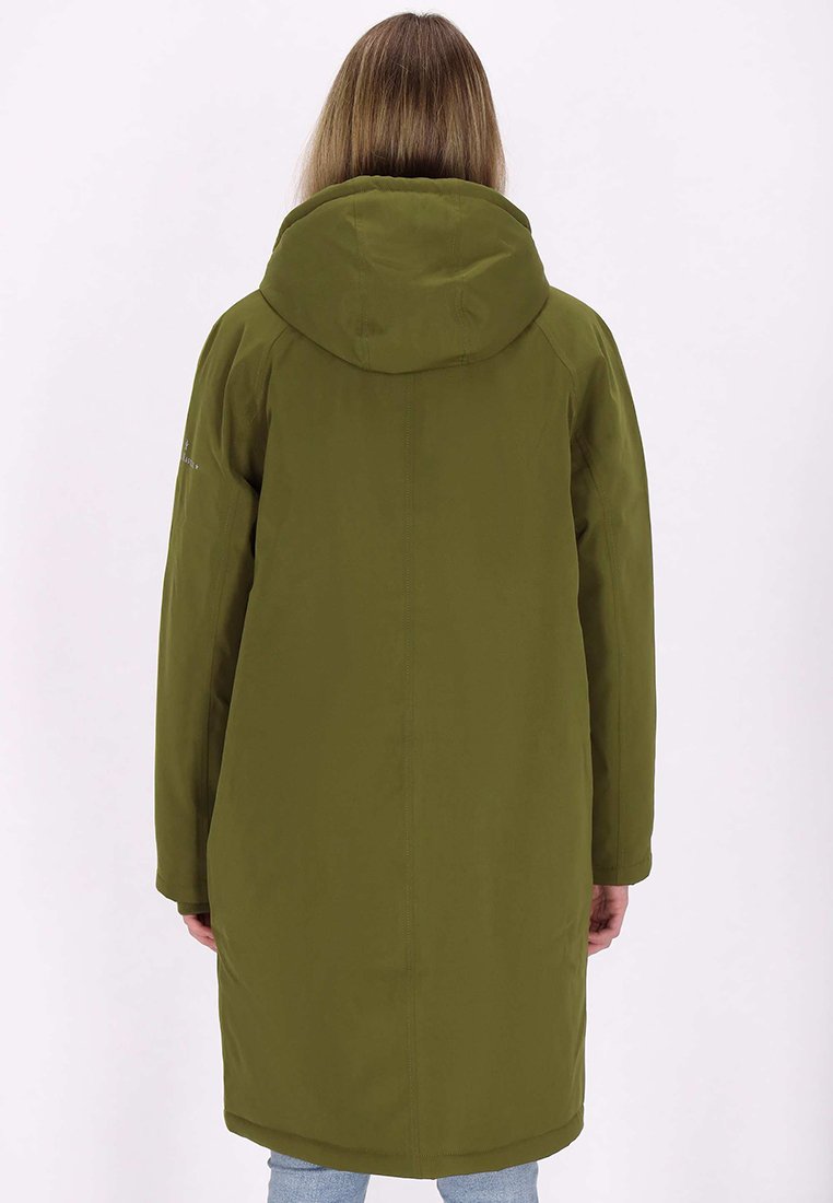 Olivgrüner, langer Parka mit Kapuze, der eine glatte Textur aufweist und ein einfaches Design sowie klare Linien hat. Keine sichtbaren Muster oder Akzente.