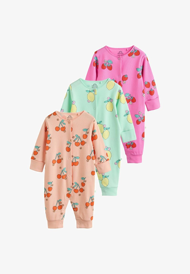 Trois grenouillères en maille côtelée pour bébé, en rose pastel, menthe et rose avec des imprimés de fruits cerise, citron et fraise, dotées de boutons-pression à l'avant.