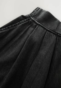 Pliceret nederdel /Nederdele med folder - black