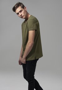 Urban Classics Základné tričko - olive