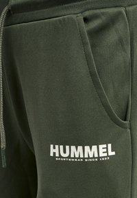 Hummel LEGACY POLY REGULAR  - Jogginghose - beetle