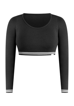 Zwarte crop top met lange mouwen, gemaakt van gladde stof, met een ronde halslijn en witte strepen aan de zoom en manchetten.