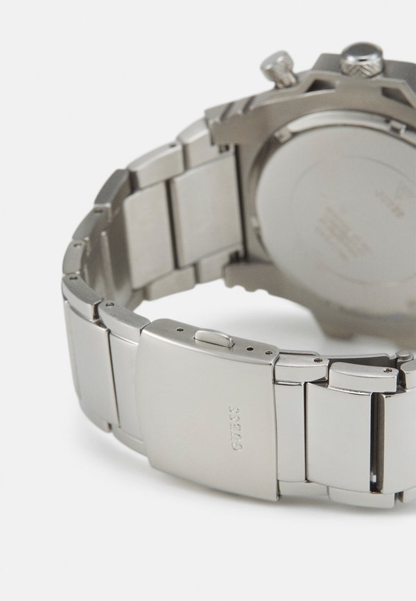 EXPOSURE EXCLUSIVE - Watch3