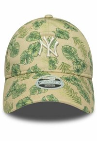 Baseballcap in Beige mit grünem tropischem Blattmuster, mit einem weißen gestickten NY-Logo und einem verstellbaren 9TWENTY-Tag.