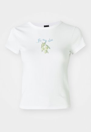 Fehér pamut póló, kerek nyakkivágással, rövid ujjakkal, zöld olívagal képpel és világoskék szöveggel: "Legyél az olívám".