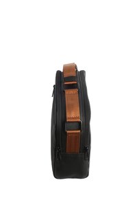 Borsa nera con superficie texturizzata, chiusura con zip e tracolla marrone a contrasto realizzata in materiale durevole.