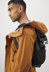 Klättermusen BRAGE JACKET - Jachetă schi - mustard