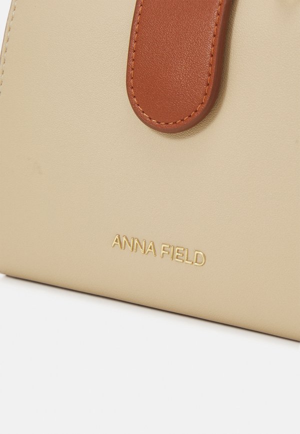 Wallet - beige3