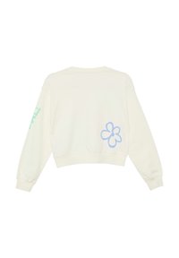 Witte cropped sweatshirt van zachte stof, met een blauwe bloemenafbeelding op de onderrug en lichtgroene tekst op de linkermouw.