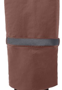 Hnědá tkaninová taška s hladkým povrchem, vybavená tmavě šedým vodorovným popruhem uprostřed a malou postranní kapsou.