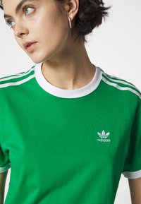 adidas Originals ADICOLOR CLASSICS 3-STRIPES - T-shirts print - green